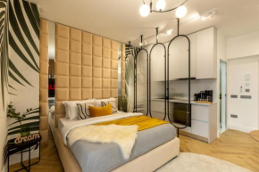 Yellow Jade Studio City Center - River View&Balcony
